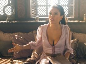 Ванесса Гид секси – Приключения Аладдина (2018) #10