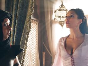 Ванесса Гид секси – Приключения Аладдина (2018) #11