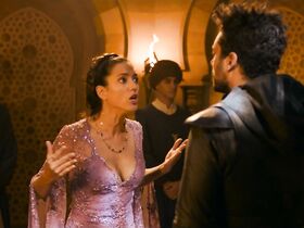 Ванесса Гид секси – Приключения Аладдина (2018) #2