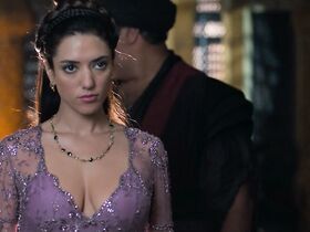 Ванесса Гид секси – Приключения Аладдина (2018) #8