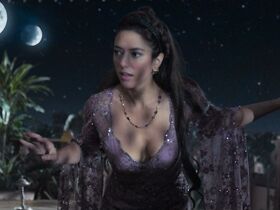 Ванесса Гид секси – Приключения Аладдина (2018) #9