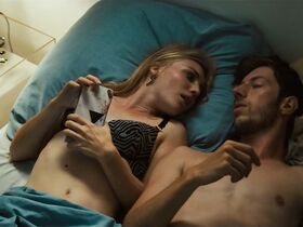 Элиза Шлотт голая – Сафари (2018) #9