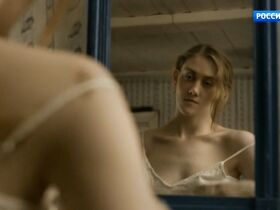 Полина Ауг секси – Мира (2018) #2