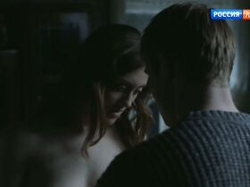 Полина Ауг секси – Мира (2018) #6