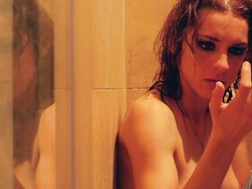 Юлика Скафида голая – Одинокая женщина (2018) #6