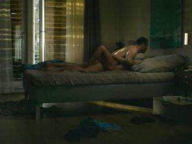 Кристиана Пауль голая – Восемь дней s01e06 (2019) #6