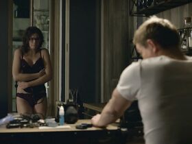 Кристина Убелс секси – Один s01e04 (2018) #4