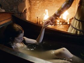 Шарлотта Хоуп голая – Испанская принцесса s01e01 (2019) #4