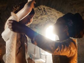 Шарлотта Хоуп голая – Испанская принцесса s01e01 (2019) #8