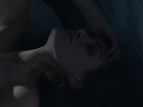 Перри Мэттфелд секси – Навстречу тьме s01e01 (2019)