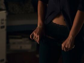 Джина Родригес секси – Miss Bala (2019) #2