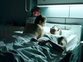 Нив Алгар голая – МатьОтецСын s01e04 (2019) #4