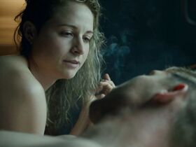 Нив Алгар голая – МатьОтецСын s01e04 (2019) #5