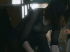 Афина Зелкович голая – Майк s01e09 (2019) #5