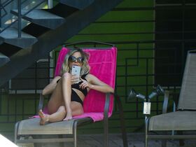 Бриттани Росс секси – Начать сначала s01e02 (2019) #2