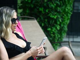 Бриттани Росс секси – Начать сначала s01e02 (2019) #3