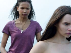 Элин Пауэлл секси – Сирена s02e01 (2019) #2