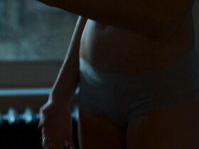 Перри Мэттфелд секси – Навстречу тьме s01e03 (2019) #4