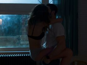 Перри Мэттфелд секси – Навстречу тьме s01e03 (2019) #7