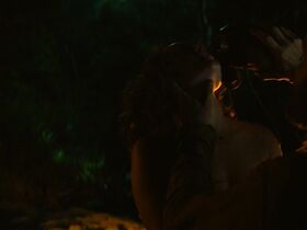Нив Кэролан голая – Американские боги s02e07 (2019) #4