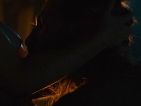 Нив Кэролан голая – Американские боги s02e07 (2019) #5