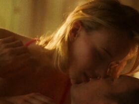 Лорен Кохэн секси – Виски Кавалер s01e01 (2019) #3