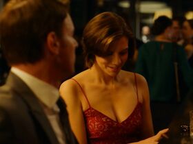 Лорен Кохэн секси – Виски Кавалер s01e01 (2019) #5