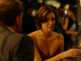 Лорен Кохэн секси – Виски Кавалер s01e01 (2019) #6