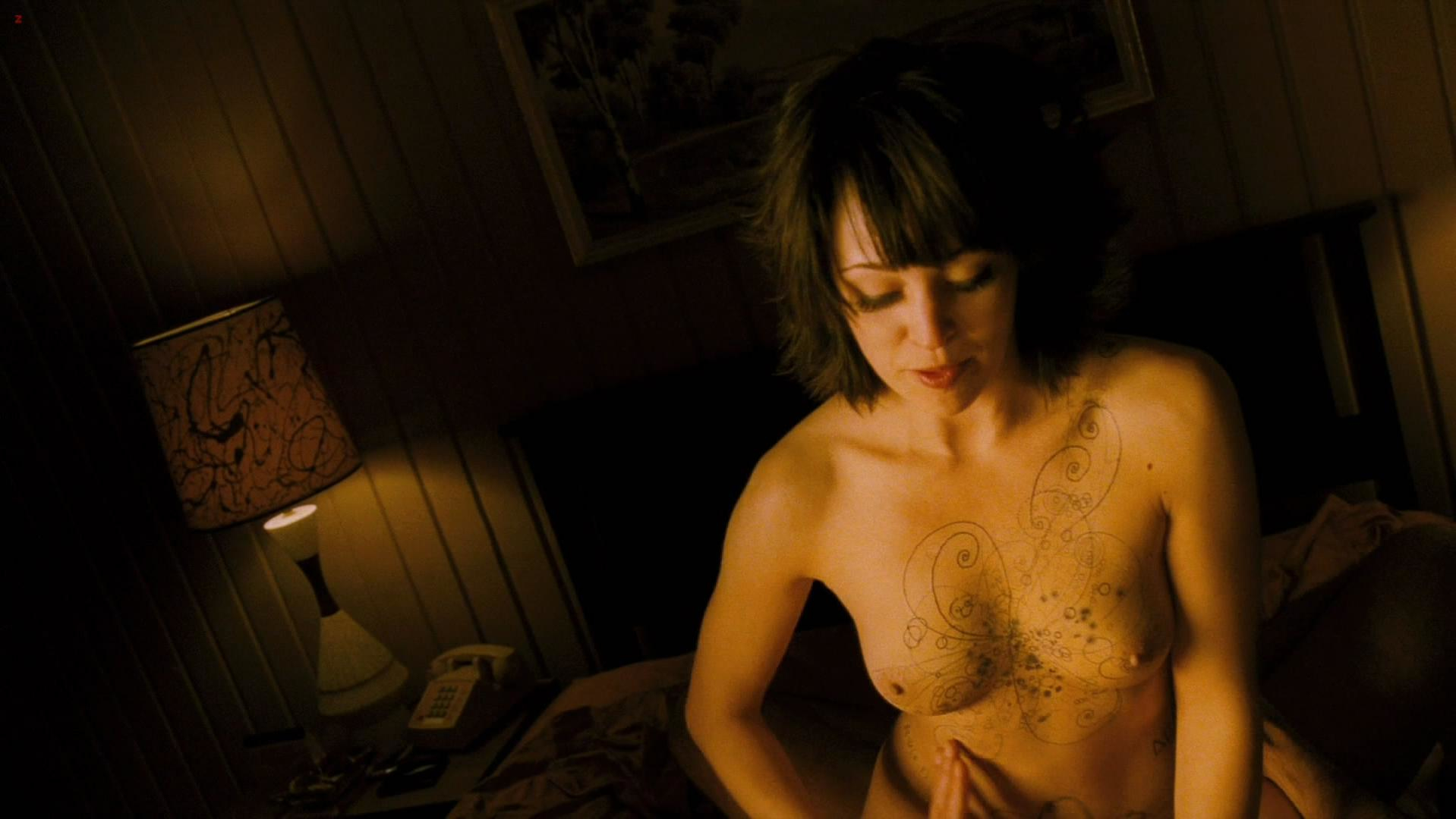 Отем Ризер голая, Сиенна Гиллори секси - Большой взрыв (2011) #1. 