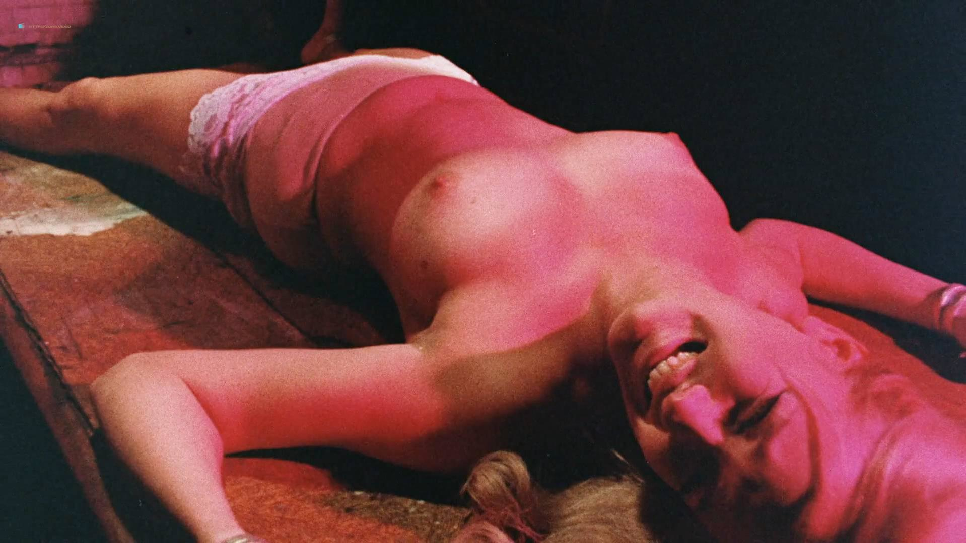 Coco Sumaki голая, Margaret Cathell голая - The Blue Sextet (1971) .