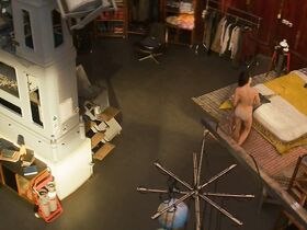 Маргарет Куолли секси – Ио (2019) #2