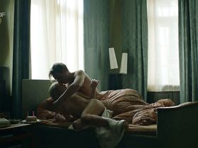 Фридерике Отт голая – Прекрасная Германия s01e01 (2019) #4