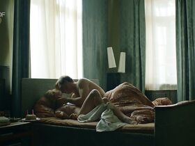 Фридерике Отт голая – Прекрасная Германия s01e01 (2019) #5