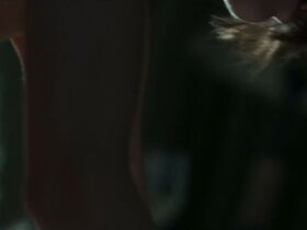 Эмма Эпплтон голая – Предатели s01e01 (2019) #4