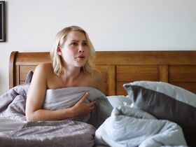 Клэр Холт секси – Вечеринка по случаю развода (2019)