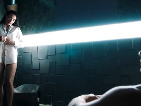 Натали Мартинес секси – Навстречу тьме s01e05 (2019) #9