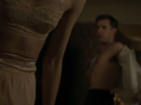 Эмма Эпплтон голая – Предатели s01e03 (2019) #2