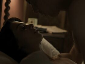 Эмма Эпплтон голая – Предатели s01e03 (2019) #4