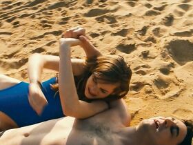 Ноэми Шмидт секси – Париж – это мы (2019) #2