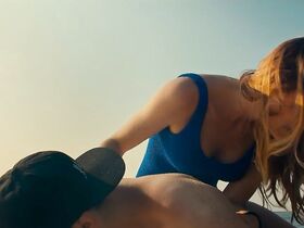 Ноэми Шмидт секси – Париж – это мы (2019) #4