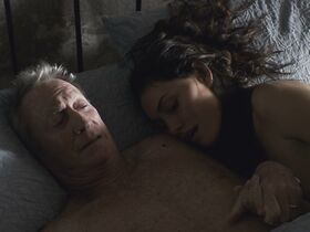 Фиби Тонкин голая – Цветение s01e02-04 (2019) #4