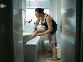 Анна Вайнкнехт голая – Комиссар Хеллер s01e09 (2019) #2