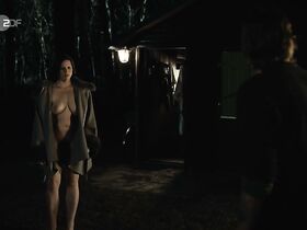 Анна Вайнкнехт голая – Комиссар Хеллер s01e09 (2019) #5
