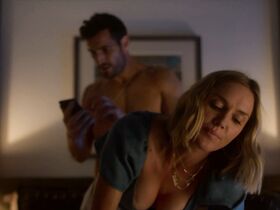 Эринн Хэйс секси – Начать сначала s01e03-04-07 (2019)