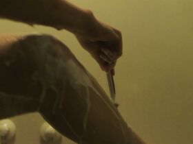 Фрэнки Шоу голая – Мамаша s02e02 (2019) #6