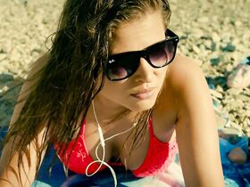 Юлия Топольницкая секси – Лови момент (2019) #8