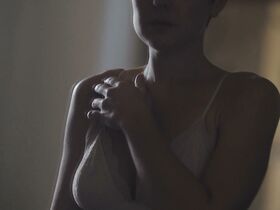 Серинда Свон секси – Коронер s01e08 (2019) #5