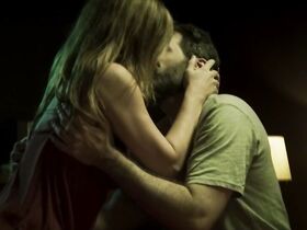 Адриана Эстевес секси – Преследование s01e01 (2018) #3