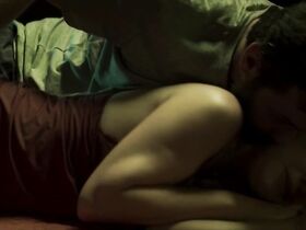 Адриана Эстевес секси – Преследование s01e01 (2018) #4