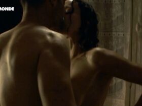 Клод Перрон голая – Поцелуй гидры s01e02 (2011) #2